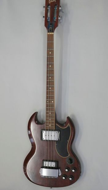  GIBSON electric bass guitar made in USA, model EB3 ca.1973. With cover 
All original,...