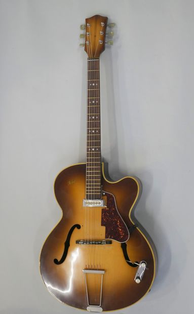  Höfner Hollowbody guitar ca. 1960. 
Non-original mechanics, several small holes...