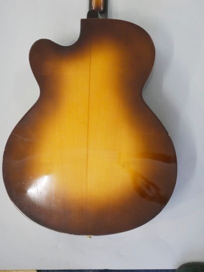 null Höfner Hollowbody guitar ca. 1960. 

Non-original mechanics, several small holes...