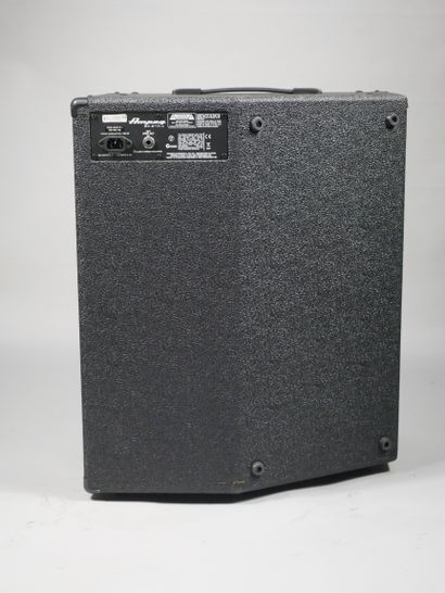 null 
Ampli Ampeg Bass BA210. 




Bel, état, fonctionnel.




Vendue en l'état,...