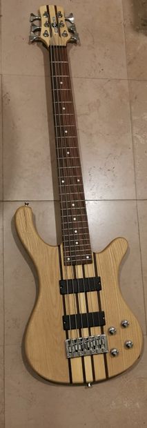 Solidbody 6 strings electric bass guitar, Gear 4 Music, conductive neck. 
Good condition,...