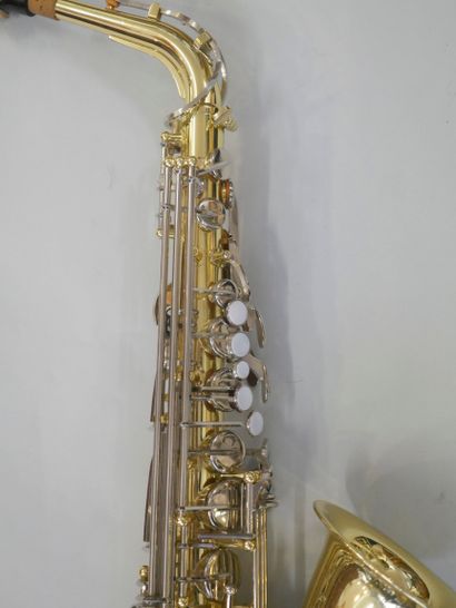 null 
Yamaha alto saxophone, made in Japan. 




Seems to be in good condition, complete...