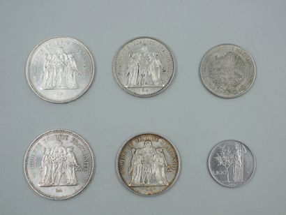 null 
Lot of silver coins including :

- 2 coins 50 francs, 1977, 1978. Weight :...