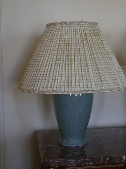 null 
A celadon porcelain lamp base with cracks. 



Height 52cm.
