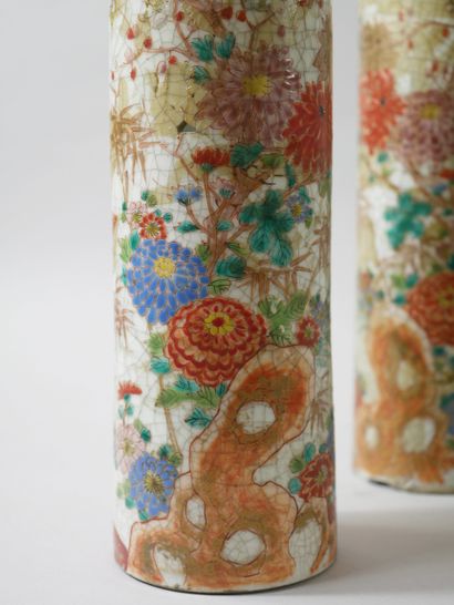 null JAPAN. 20th century. 

Two enamelled and polychrome porcelain scroll vases decorated...