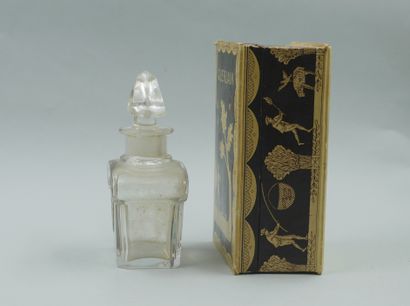 null GUERLAIN "L'Heure bleue". 

Glass bottle with heart-shaped cap. With box.

Height:...