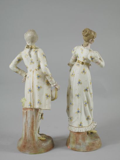null Couple in polychrome and gilded porcelain. 

Mark under the base. 

Height:...