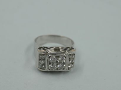 null 18k white gold ring topped with brilliant-cut diamonds. 

Work of the 1940s.

PB...