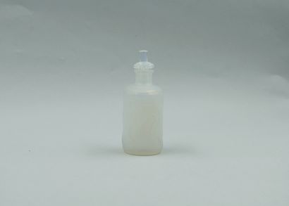 null Marius Ernest SABINO (1878 - 1961), attributed to. 

Opalescent glass bottle...