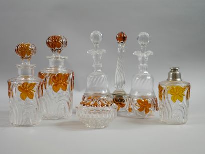 null SAINT LOUIS. 

Set of translucent blown glass with twisted gadroons decorated...