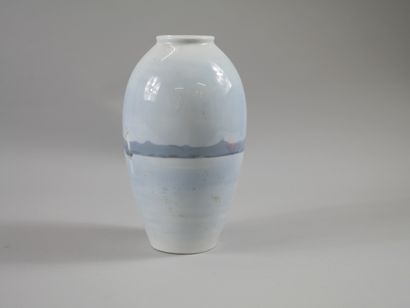 null Blue porcelain baluster vase representing a harbour city.

Stamp of manufacture...