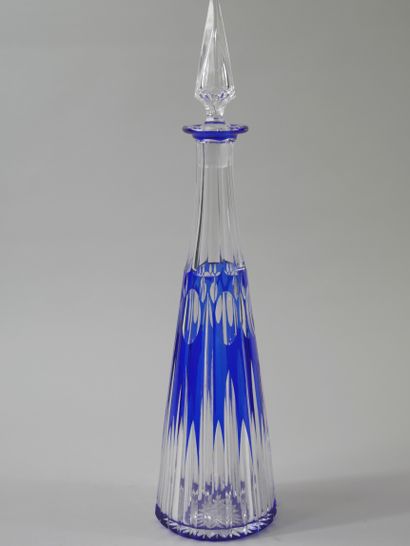 null In the taste of SAINT-LOUIS

Blue cut crystal decanter and its stopper 

Height...