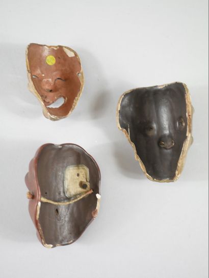 null JAPON, XXème siècle.

Trois masques de théâtre Nô

En bois sculpté peint et...