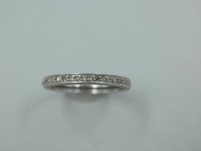 null Wedding ring in 18k white gold with rose cut diamonds. 

PB : 2,60gr

Misse...