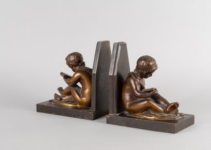 null COLLIN LEMIRE.

Serres livre en bronze représentant des petits garçons lisant....