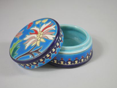 null LONGWY. 

Candy box in polychrome enamels with decorations of flowers and stylized...