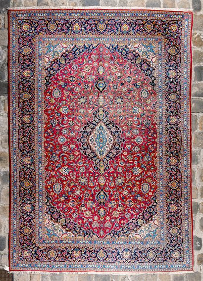 null Important Kachan (Iran) around 1980. 

372 x 263 cm 

Velvet made of high quality...