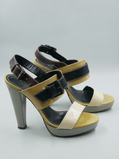 null Set of three pairs of women's shoes: 

- GUCCI, black leather heels sandals....