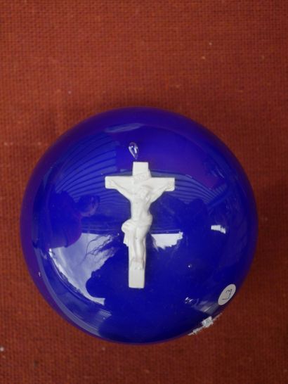 null Sulphuric ball in blue glass, inclusion with decorations of a Christ in cro...