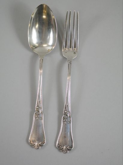 null LAPARA GABRIEL. 

Silver cutlery, foliage model, engraved with the name "Jean"....