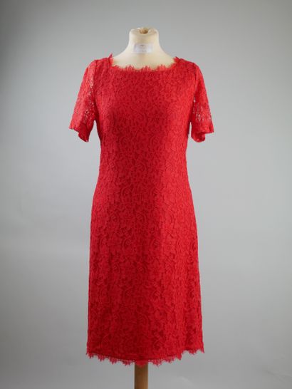 null Lot of clothes of brands : 

- DIANE VON FURSTENBERG, dress in red fabric and...