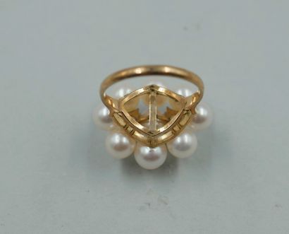 null A 14k gold lot comprising a 14k yellow gold ring with cultured pearls. TDD 52....