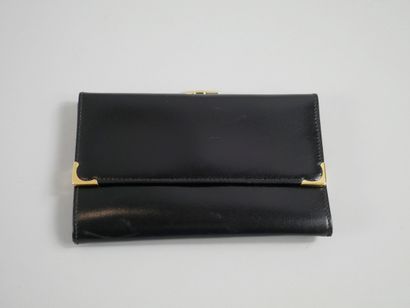 null Lot LE TANNEUR. Two black leather wallets. 

(As is).