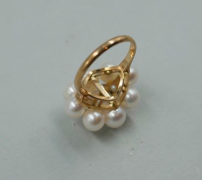 null A 14k gold lot comprising a 14k yellow gold ring with cultured pearls. TDD 52....