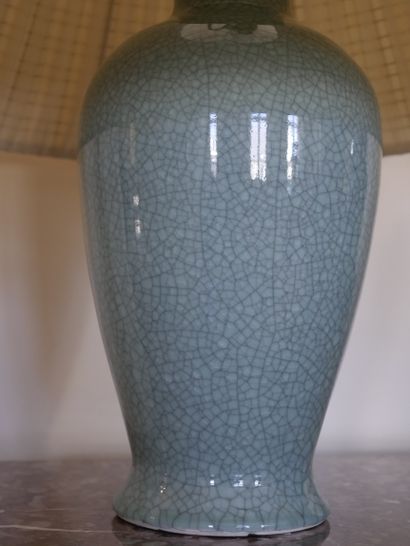 null 
A celadon porcelain lamp base with cracks. 



Height 52cm.
