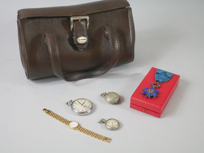 null Lot including : 

- TISSOT lady's watch in gilt metal in its box

- Medal of...