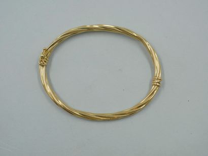null Rigid opening bracelet in yellow gold 18k. 

Weight : 5,60gr.