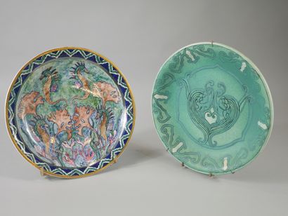 null 
In the style of Jean Lurçat (1898-1966).




Set of two dishes : 




- Round...