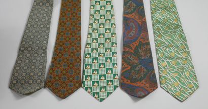 null Lot de 5 cravattes : CARDIN, BALMAIN, LANCEL, Guy LAROCHE. 

(En l'état).