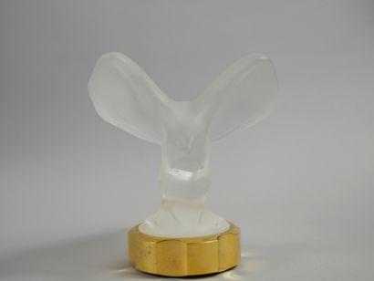null LALIQUE France. 

Mascotte Lalique 

Verre moulé-pressé satiné

Signée Lalique...
