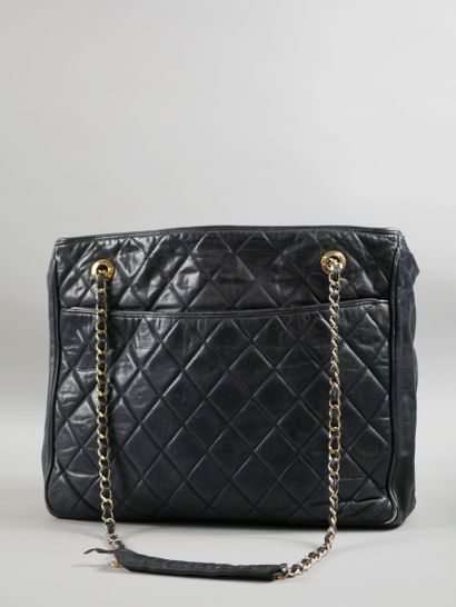null 
CHANEL.

Vintage quilted blue leather bag.

As is

(Damage, wear, missing ...