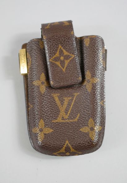 null LOUIS VUITTON. 

Telephone case. 

As is.