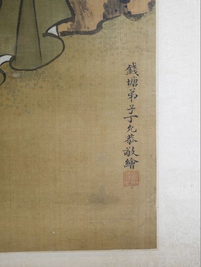 null CHINE, circa 1900. 

Peinture sur soie représentant un lettré lisant sous les...