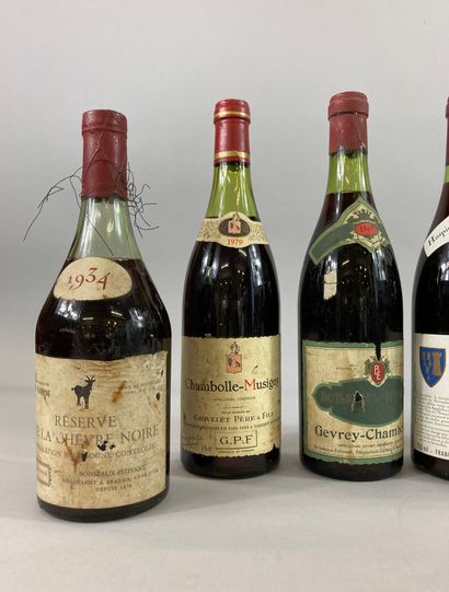 null Lot of 6 bottles including : 

 A bottle RESERVE DE LA CHEVRE NOIRE Boisseaux-Estivant...