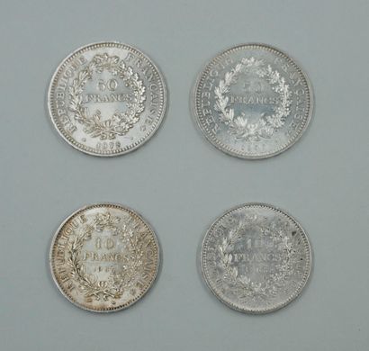 null 
Lot de pièces en argent comprenant : 

- 2 pièces 50 francs, 1977, 1978. Poids...