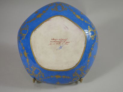 null Camille LE TALLEC (1906-1991) in Paris

Pentagonal porcelain bowl with blue...