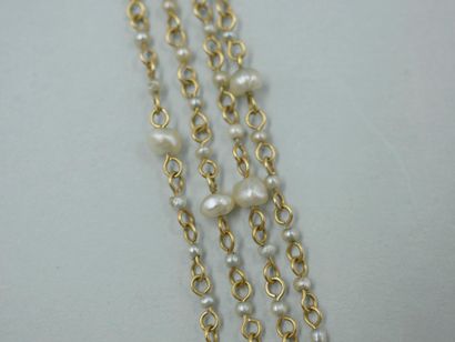 null Chaine en or jaune 18k ponctuée de perles de cultures baroques de différentes...