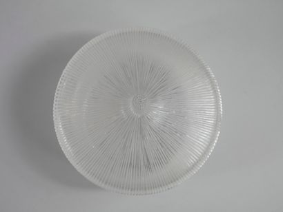null R.LALIQUE. 

Bonbonnière "Eglantine" de forme circulaire en verre soufflé-moulé....