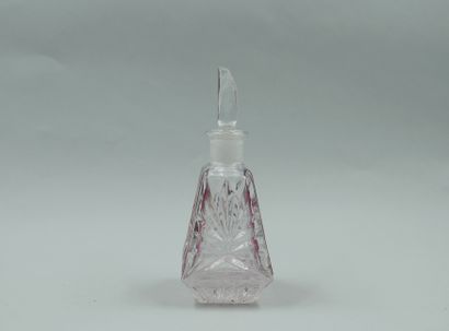null Bottle in translucent and red cut crystal with flowers, in the taste of the...
