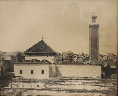 null Marcelin FLANDRIN (1889-1957).

Vue de la Mosquée Al Quaraouiyine, Fes. 

Photographie...