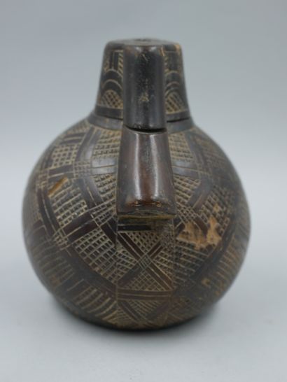 null DEMOCRATIC REPUBLIC OF CONGO. Wooden powder flask of classical shape and decorated...