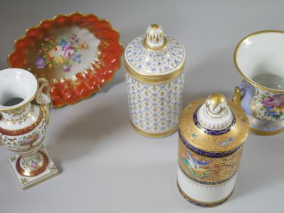 null Camille LE TALLEC (1906-1991) à Paris. 

Ensemble de cinq porcelaines polychromes...