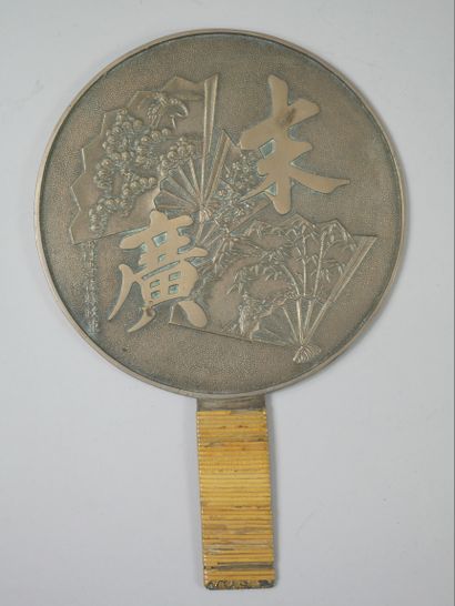 null JAPAN.

Bronze mirror decorated with fans and ideograms. Handle covered with...