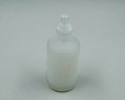 null Marius Ernest SABINO (1878 - 1961), attributed to. 

Opalescent glass bottle...