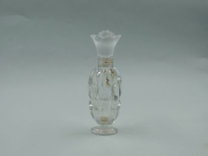 null Lot including : 

- Jean PATOU "Colony" 1938. Colorless and frosted glass bottle,...