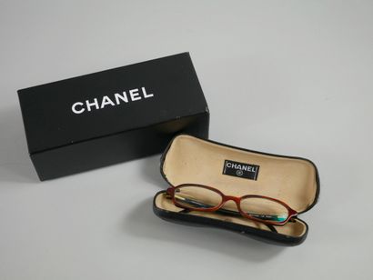 null CHANEL.

 Pair of magnifying glasses. In its case and box. 

(In the state)...